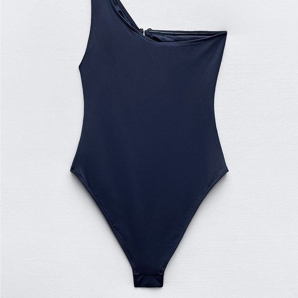 ASYMMETRIC SWIMSUIT. - Picture 3 of 3